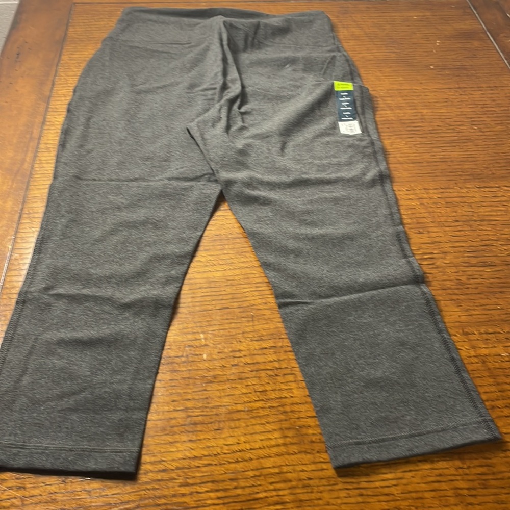 NWT gray capri leggings - Picture 2 of 5